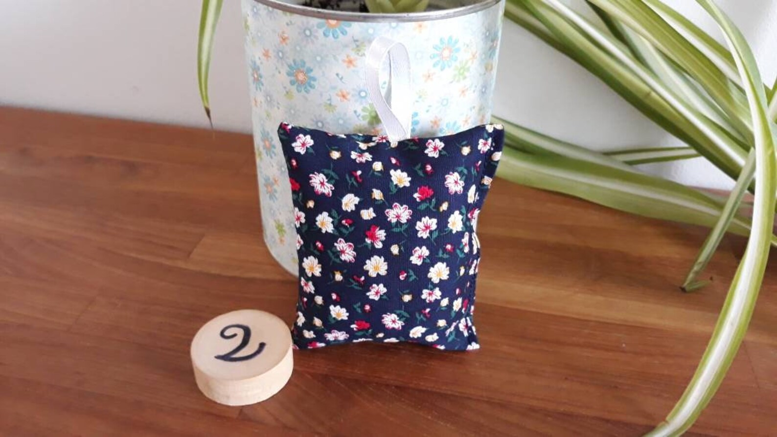 Sachet Parfumé Brodé Main à La Lavande - Coussinet Décoratif - Neuf