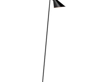 Lampadaire Jacobsen en noir ou blanc. Lampe moderne pour salon, chambre ou coin lecture. Élégante et polyvalente. Style nordique.