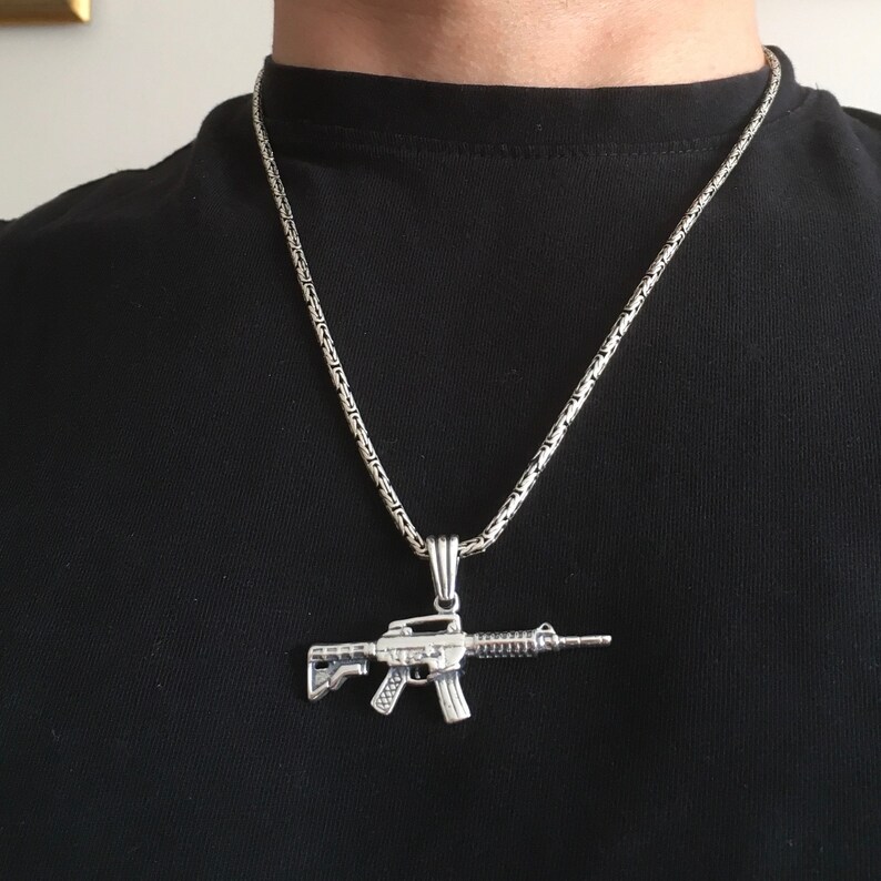 Pendentif Kalashnikov En Argent Massif 925 - Marque Saralinka - Bijou Original Et Neuf