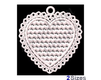 Pode incluir: Desenho de bordado em forma de coração branco com uma borda de renda e um padrão de corações menores dentro. O design é perfeito para criar um elemento decorativo para um projeto artesanal.