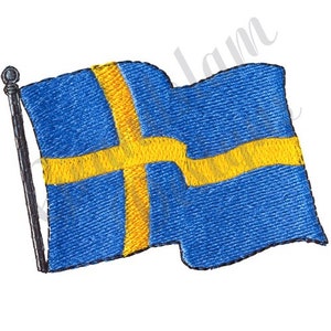 Könnte beinhalten: Eine gestickte Flagge Schwedens, blau mit einem gelben Kreuz, an einem Fahnenmast.