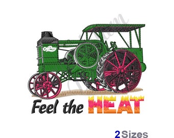 Peut inclure: Un tracteur vintage vert et noir avec des roues rouges et le texte "Oil Pull" sur le côté. Le tracteur est sur un fond brun avec le texte "Feel the HEAT" en orange, jaune et rose.