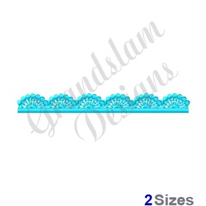 Könnte beinhalten: Ein blauer und weißer bestickter Spitzenbesatz mit einem gewellten Rand. Der Besatz besteht aus kleinen Kreisen und Bögen.