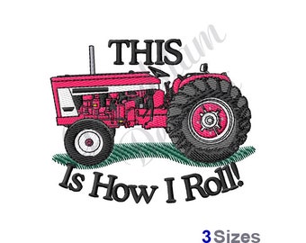 Peut inclure: Tracteur rouge avec le texte "This is How I Roll!" brodé sur un fond vert.