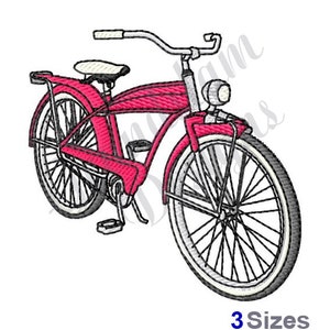 Könnte beinhalten: Ein rosafarbenes Vintage-Fahrrad mit weißen Reifen und einem verchromten Scheinwerfer. Das Fahrrad hat einen weißen Sattel und einen schwarzen Lenker.