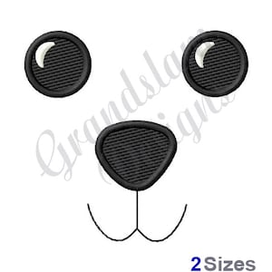 Może przedstawiać: Wzór haftu w czerni i bieli przedstawiający twarz kreskówkowej postaci zwierzęcej z dwoma dużymi oczami, nosem i uśmiechającym się ustami.