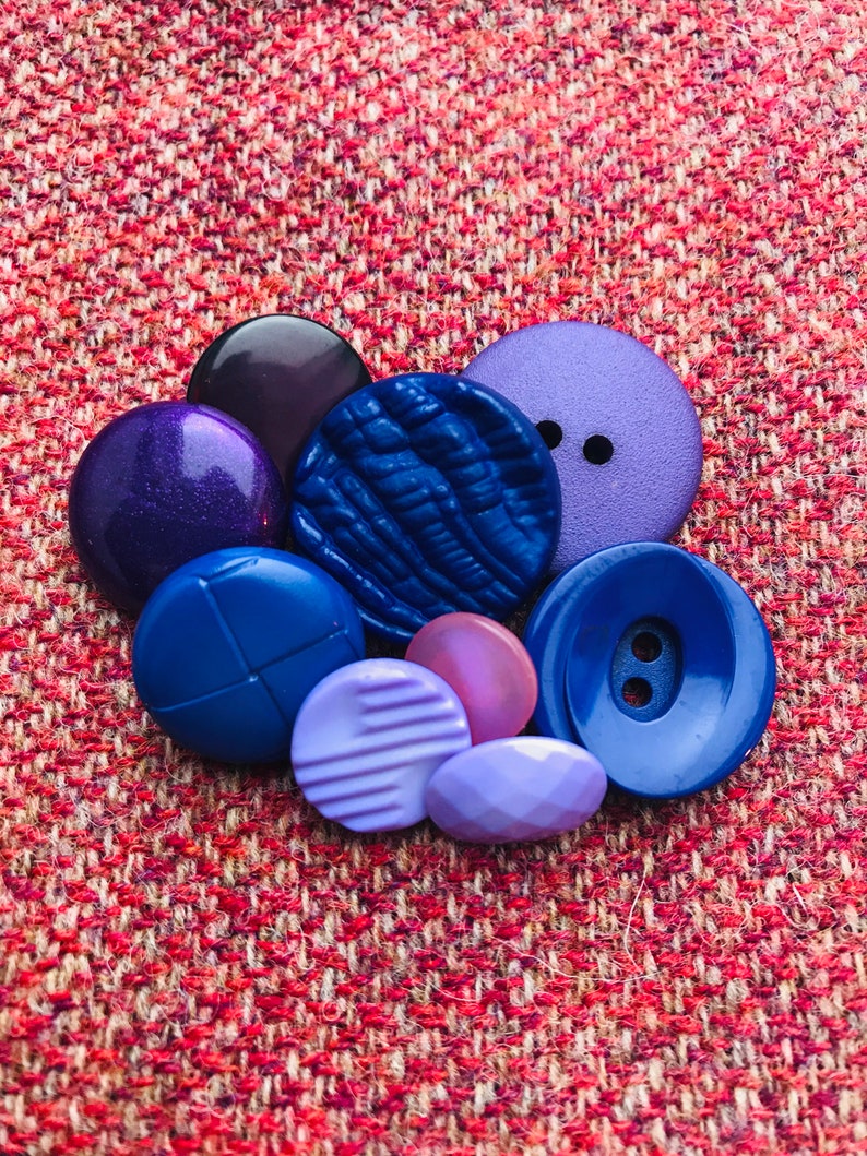 Buttons The colour Purple vintage