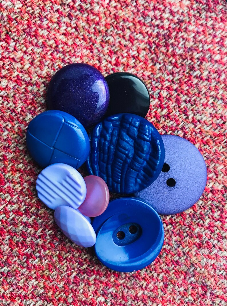 Buttons The colour Purple vintage