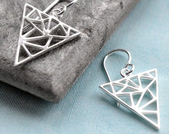 Pendientes de triángulo geométrico dangly de plata esterlina