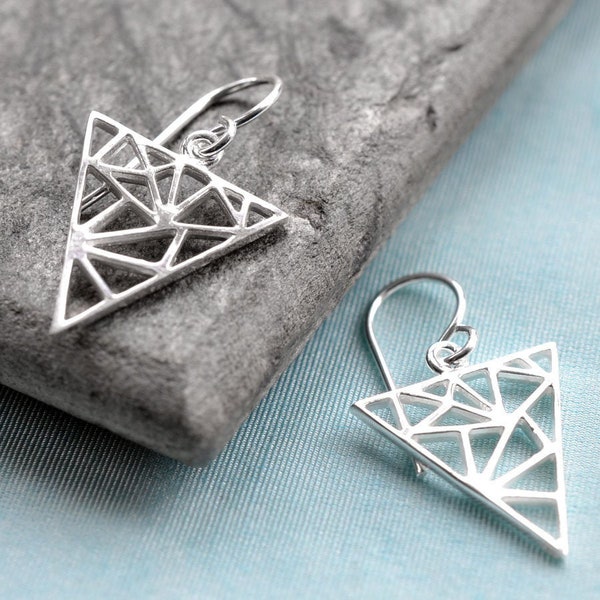 Boucles d’oreilles sterling en triangle géométrique Dangly argentées
