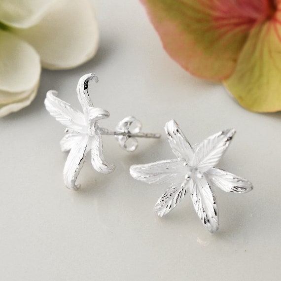 Sterling silver flower studs Sterling silver flower studs
