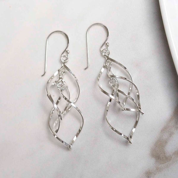 【threetimes】Heart twist earrings Triple Drop Heart Earrings – Twinsies Clay