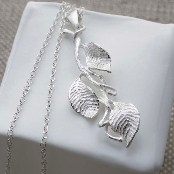 Collier de feuilles en argent sterling