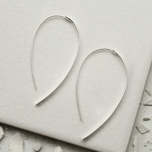 Ovala örhängen i sterlingsilver med tråd