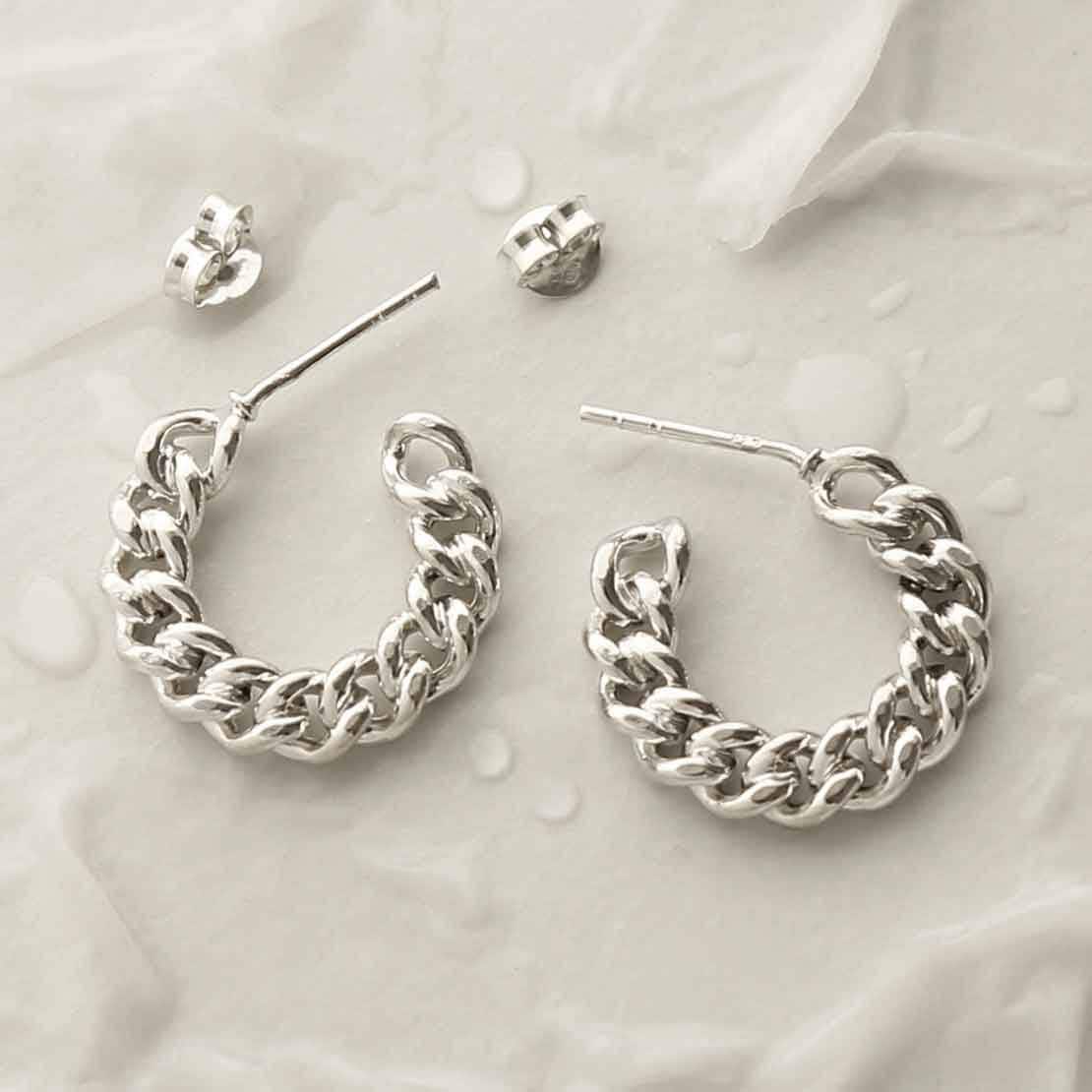 Orecchino a Cerchio in Argento 925 con Pavè di Cristalli