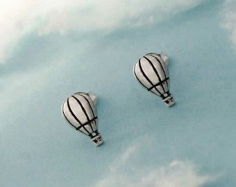 Pendientes de plata de ley con forma de globo aerostático.