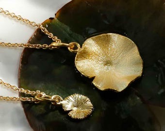 Collana con ninfea in argento sterling placcato oro - Gioielli ispirati alla natura - Ciondolo botanico - Regalo minimalista per lei - Amanti del giardino