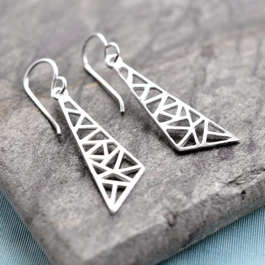 Boucles d'oreilles triangles asymétriques en argent sterling