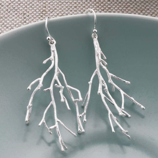 Boucles d'oreilles pendantes en forme de branche de brindille argentée