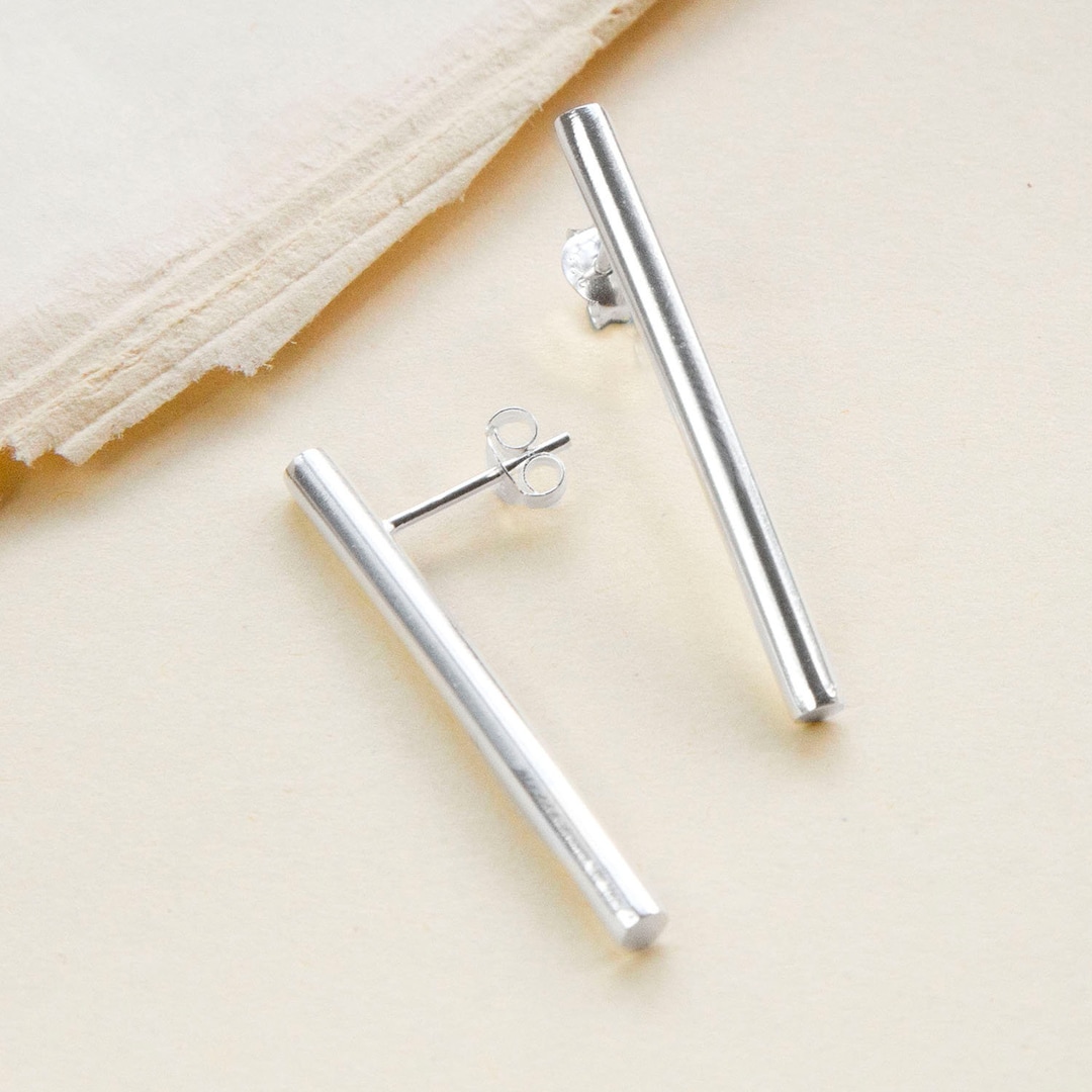 Orecchini a barra in argento sterling martellato: gioielli pendenti