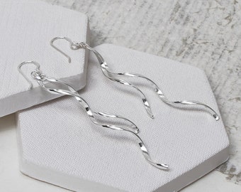 Boucles d’oreilles Sterling Silver Dangly Double Twisting Ribbon