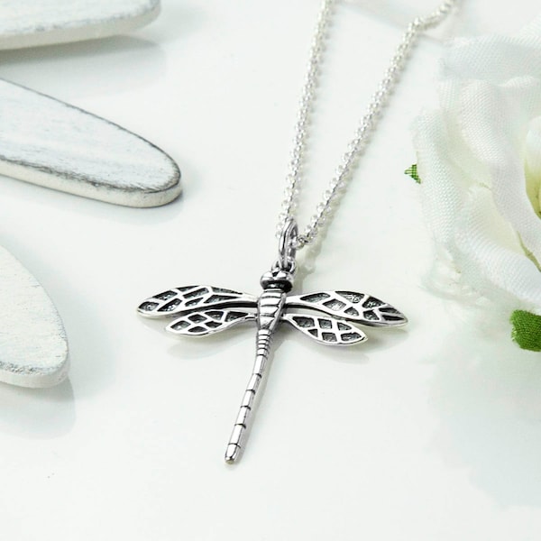 Collier de libellule d’argent sterling