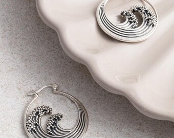 Aros de plata esterlina con forma de gran ola