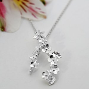 Sterling Silver Forget Me Not Cluster Necklace
