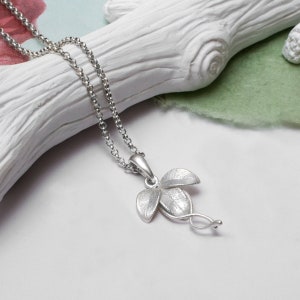 Sterling Silver Three Leaf Necklace