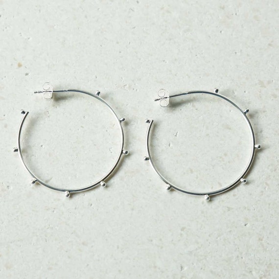 Orecchini A Cerchio Con Pompon In Argento 925, Rotondi, Misura 22 Mm