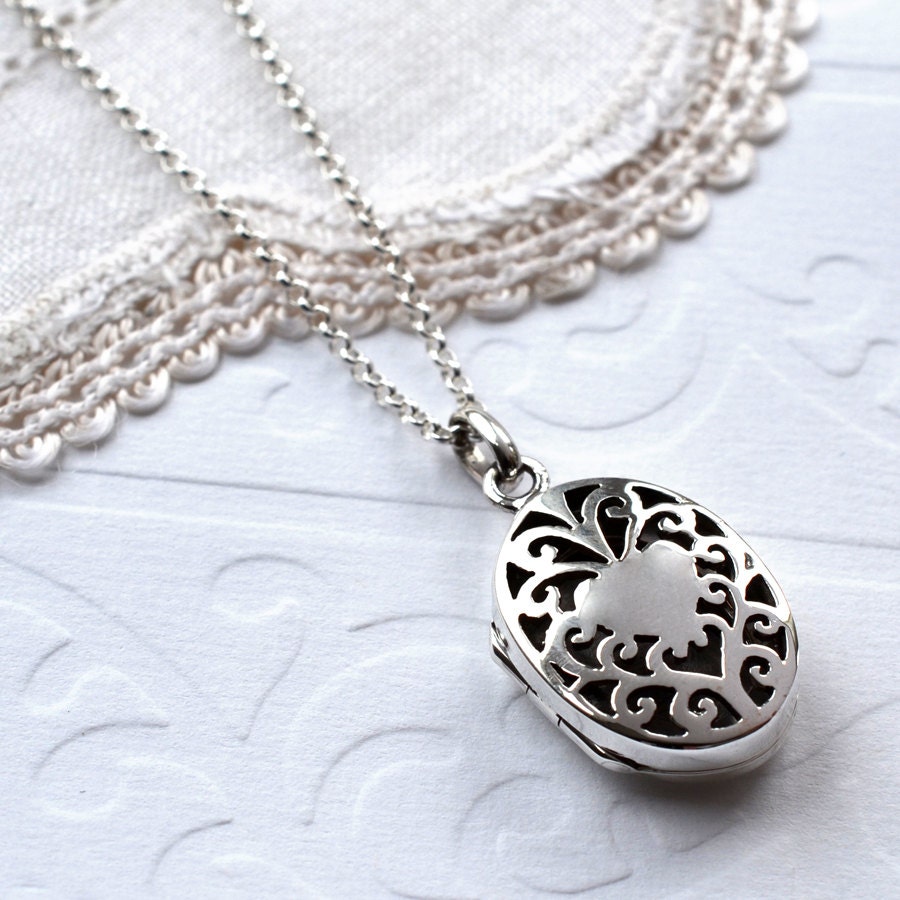 Sterling Silver Vintage Oval Locket 