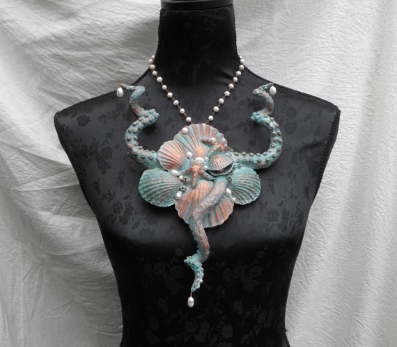 Large statement best sale necklace