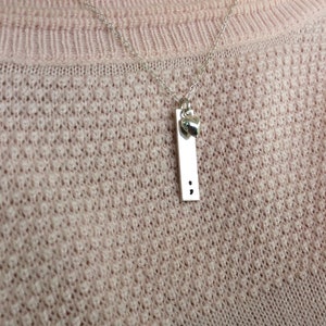 Zelfmoordketting - Herinnering aan een geliefde - Inspirerend cadeau geestelijke gezondheid - Empowerment-sieraden - Zilveren staaf hanger cadeau