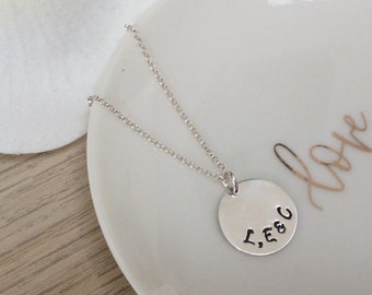Mum of Three Silver Disc Pendant, Personalized Family Name Jewelry, Children’s Initials Necklace, Motherhood Pendant, Mom Necklace