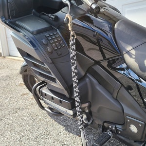 Zweep met zwart en grijs chevrondesign