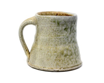 Mug en poterie cuite au feu de bois