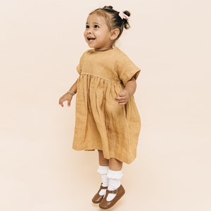 Robe de fille en lin, robe en lin pour filles, vêtements pour enfants, robe de fille en lin à fleurs, robe en lin pour tout-petit, robe pour premier anniversaire Caramel