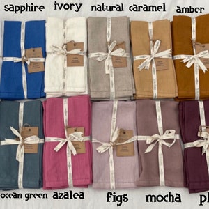 K&ouml;nnte beinhalten: Set mit 20 Leinenservietten in verschiedenen Farben, darunter Marine, Wei&szlig;, Saphir, Elfenbein, Natur, Karamell, Bernstein, Rost, Ton, Olive, Anthrazit, Denim, Ozeanblau, Azalee, Feigen, Mokka, Pflaume, Wein und Rot.