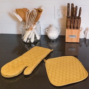 Linen oven mitt kitchen decor , linen kitchen gloves , oven mitts kitchen accessory , eco friendly kitchen mittens natural oven mitt Olive