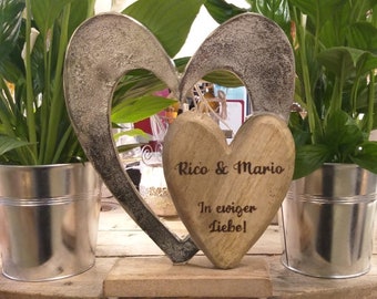 Decorative heart made of matt aluminium and solid mango wood with or without engraving, as a wedding gift or for other festive occasions, 32 cm