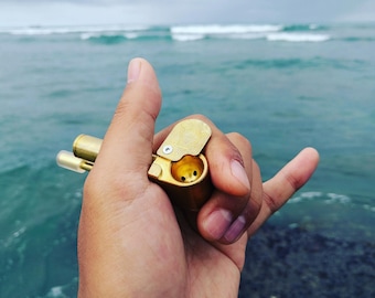 Shaka Pipe Alles-in-één koperen rookpijp met opbergbuis, teervanger en torx-pook, onverwoestbaar en functioneel, gemaakt in Hawaii (VS)