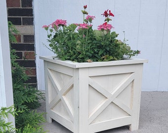 Rustic farmhouse style planter box