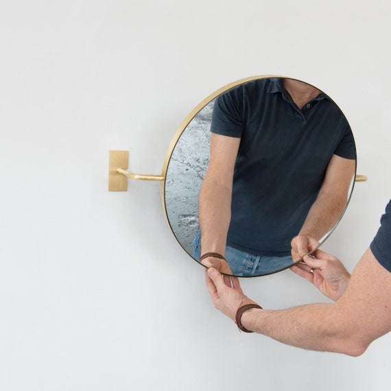 Vorso ™ Wandhängender drehbarer runder Spiegel mit einem Rahmen aus  gebürstetem Messing - .de