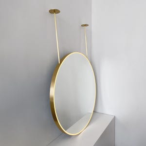 Modern Orbis™ upplyst takspegel med rund mässingsram