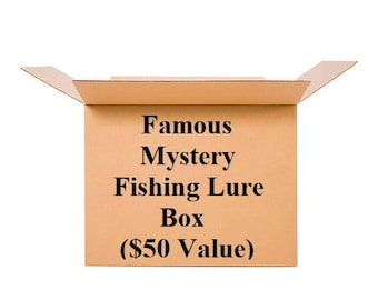 Puede incluir: Caja de cartón marrón claro abierta con el texto negro "Famous Mystery Fishing Lure Box". Las solapas superiores están abiertas. El texto "($50 Value)" está debajo.