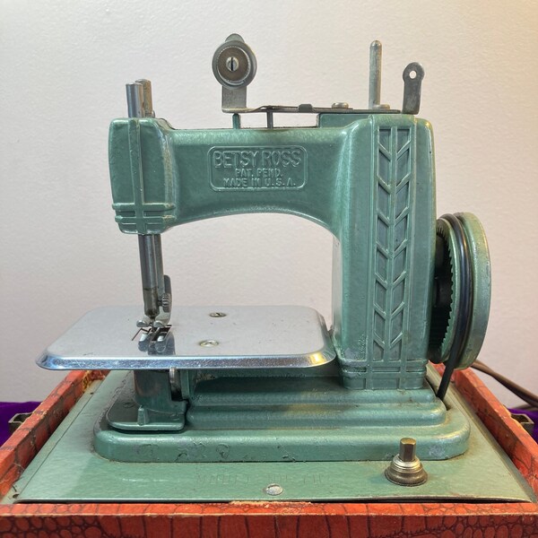 Vintage Toy Sewing Machines - Electric Betsy Ross Children's Sewing Machine - Beehive Tension Spring - Free Shipping