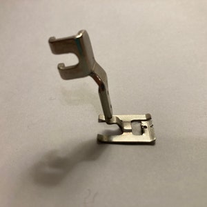 Vintage Singer Sewing Machines: #161167 Slant Shank Special Purpose/Zigzag/Satin Stitch/Applique/ Button - Free Shipping