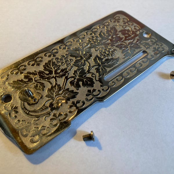 Vintage Singer Sewing Machines: Singer 128 Nose Plate w Screws in Grapevine Pattern