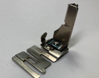 Vintage Singer Sewing Machines #160625 Slant Shank Edge Stitcher Foot