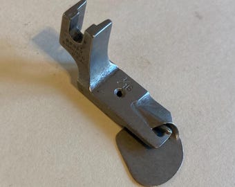 Vintage Singer Sewing Machine Hemmer Foot #36333, 1/16 Inch